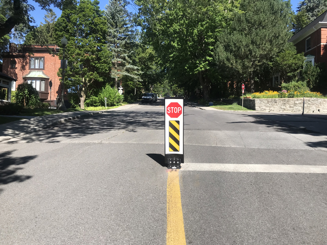 Panneau arrêt flexible haute visibilité pour éviter les accidents intersections arrêt toutes directions