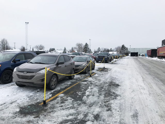 Poteau flexible avec chaîne en plastique - Gestion des emplacements / cases de stationnement