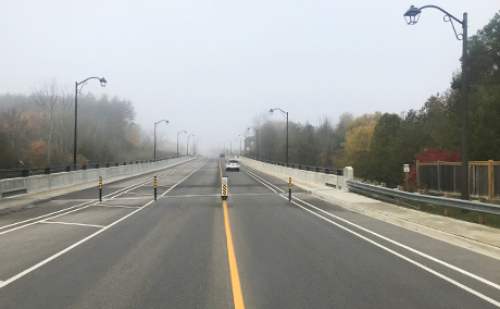 Traffic calming on a very wide collector road with flexible signs / bollards in Oshawa (Greater Toronto Area)